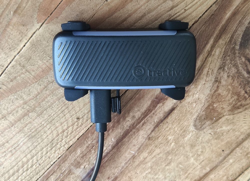 Recharger le collier GPS chat Tractive